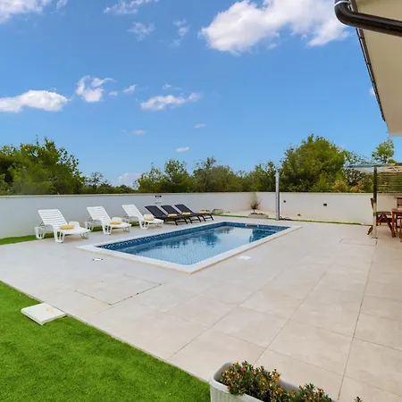 Shaula 1 Villa