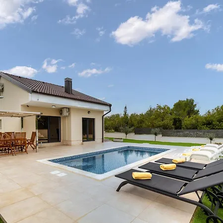 Shaula 1 Villa